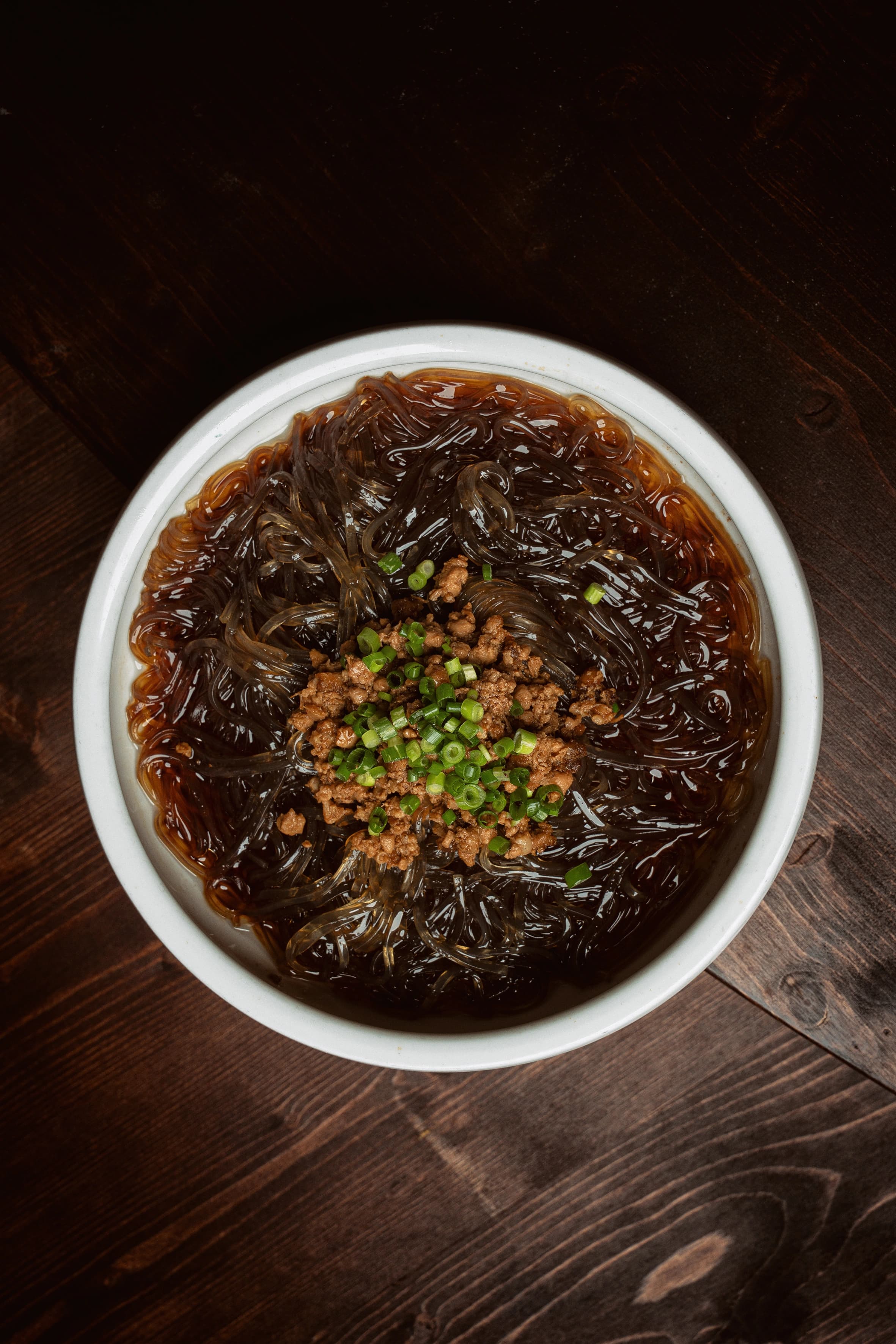 Especialidade de arroz ou noodles salteada no wok
